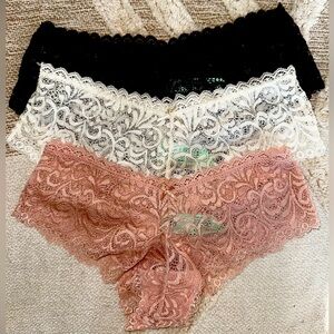 3 Honeydew Lace Hipster Panties - Size Small
Brand New - No Tags